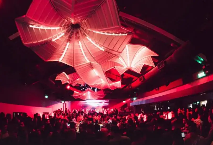 A stunning circular stretch ceiling lighting feature was installed above the reception area at a private clinic in Serres, Greece. The design blends architectural precision with a soft, welcoming illumination &mdash; creating a modern, hygienic, and elegant atmosphere for patients and visitors.  Using a high-transmission stretch fabric combined with CRI 90+ LED lighting, the circle ceiling provides perfectly even light diffusion, enhancing the clinic&rsquo;s interior while maintaining a clean, minimalist aesthetic.